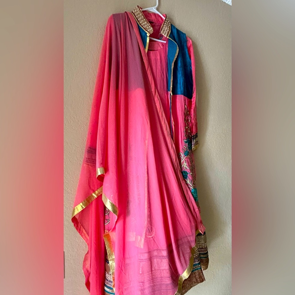 Indian out fit for parties size M